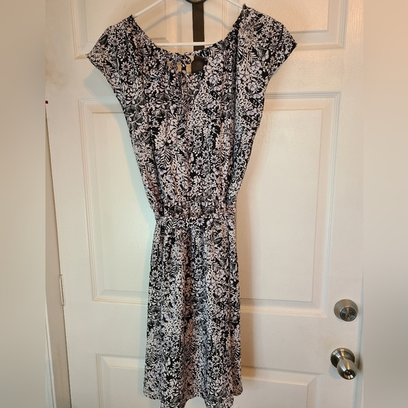 (344) Laura Conrad (LC) Woman's Cut Sleeve, back tie, Summer Dress / Belt,  (L) - Picture 9 of 16